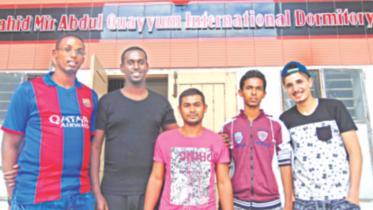 A group of international students.jpg