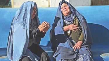Afghan women weep.jpg