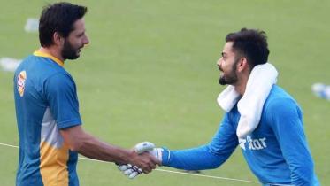 Afridi and Kohli.jpg