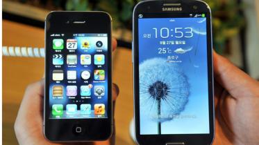 apple phones new.jpg