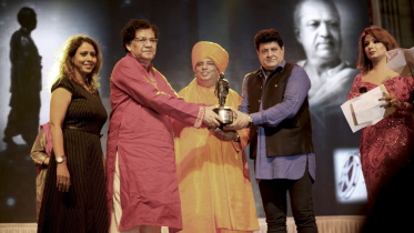 Azadul Kabir Arzoo Dada Saheb Phalke Award.jpg
