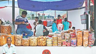 Bangladeshi traders 1.jpg