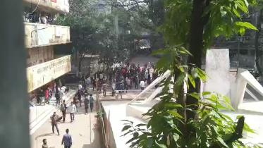 BCL-factions-clash-at-Jagannath-University-wb.jpg