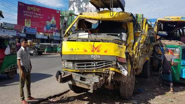 Brahmanbaria_Bus-truck collison Pic  - Copy.jpg
