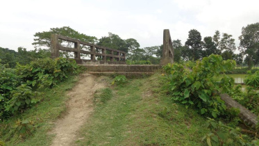 Bridge approach road.jpg