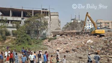 BIWTA authorities are pulling down illegal establishments along the vein of Dhaka 