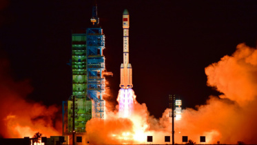 China, Asian giant, Xinhua, manned spacecraft