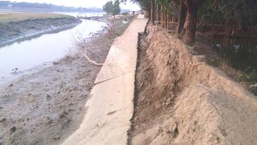collapsed road Patuakhali.jpg
