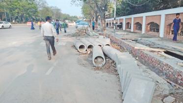 Construction work Manik Mia Avenue.jpg