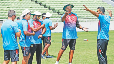 courtney walsh training camp.jpg