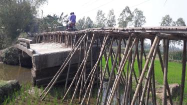 damaged bridge Lalmonirhat.jpg