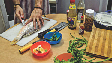 Dried herbs and spice mixes