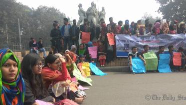 Dhaka University students demand for separation of 7 colleges