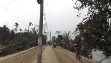 Electric poles middle road.jpg