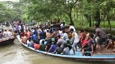 Floating guava markets 1.jpg