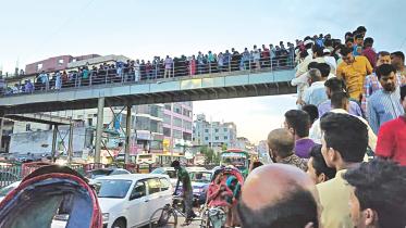 Footbridge Pragati Sarani 1.jpg