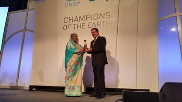 Hasina-award.jpg