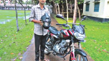 Smart helmets with Motorcyclists