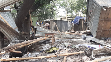 illegal shops demolished.jpg