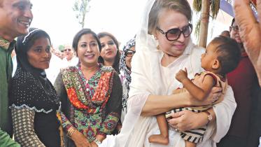 Khaleda Zia visits Rohingya 
