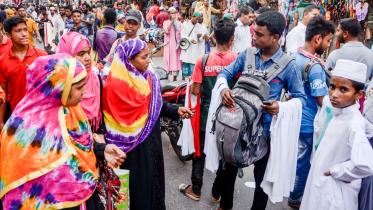 Khulna Eid shoppers.jpg