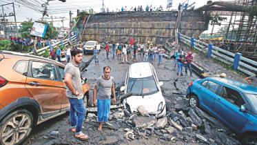 kolkata flyover collapse.jpg