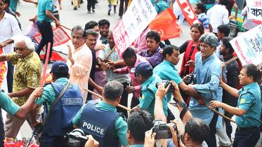 charge batons in Dhaka
