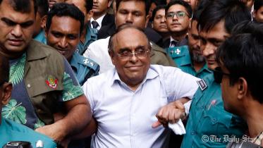 Police escorting Barrister Mainul Hosein to Chief Metropolitan Magistrate Court