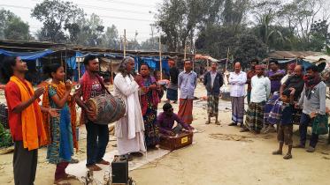 manikganj ganer feriwala-1.jpg