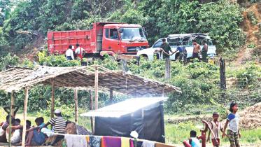 myanmar army on border.jpg