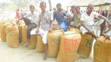 Nilphamari farmers upset.jpg