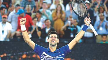 Novak Djokovic celebrates.jpg