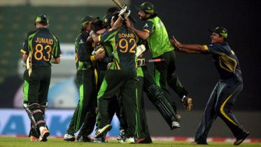 Pakistan cricketers.JPG