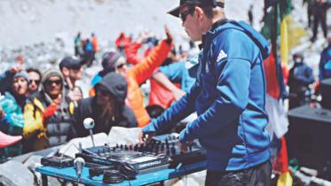 party on everest.jpg