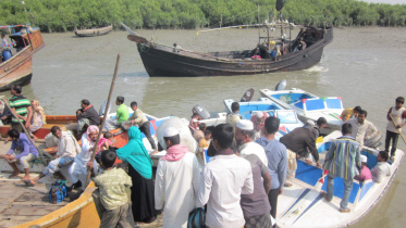 Passengers arrive on Moheshkhali island.jpg