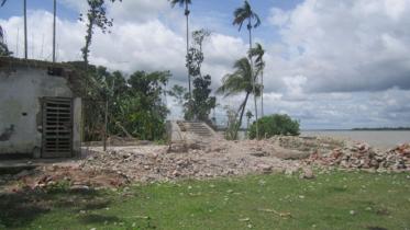 Patuakhali river erosion 1.jpg