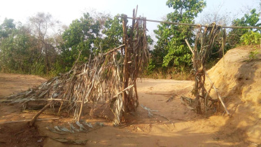Police breaks Mro community lockdown gate .jpg