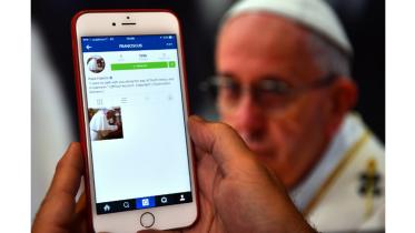 pope-instagram-web.jpg