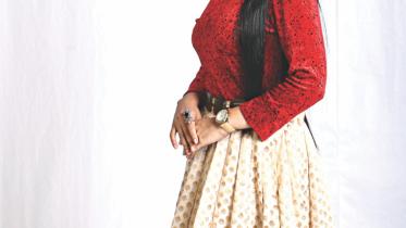 CloseUp1 Popular singer Putul