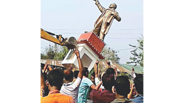 razed statue of Lenin.jpg