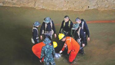 Rescue divers.jpg