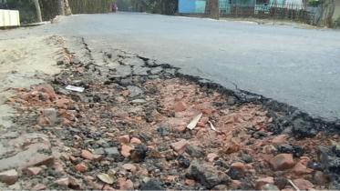 road collapses Lalmonirhat.jpg