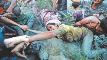 Rohingya refugee Naf River cross