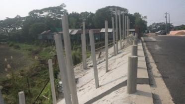 Sirajdikhan Munshhiganj canal grabber.jpg