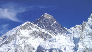 Snowstorm kills climbers Nepal.jpg