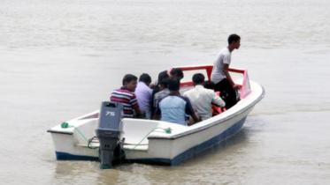 Speed boat sinks in Padma river