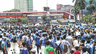 student protests in Dhaka