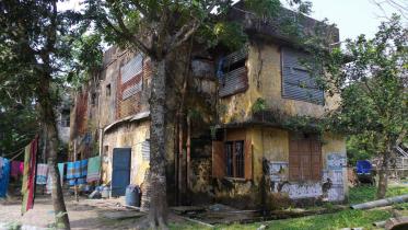 This ramshackle building.jpg