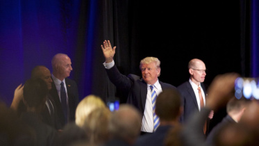 trump wave.jpg