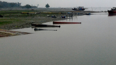 Two siblings continue sand lifting.jpg